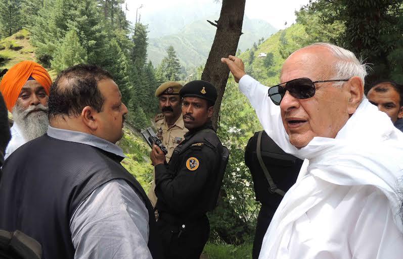 Farooq visits LoC; asks why chests are no more beaten for shelling victims